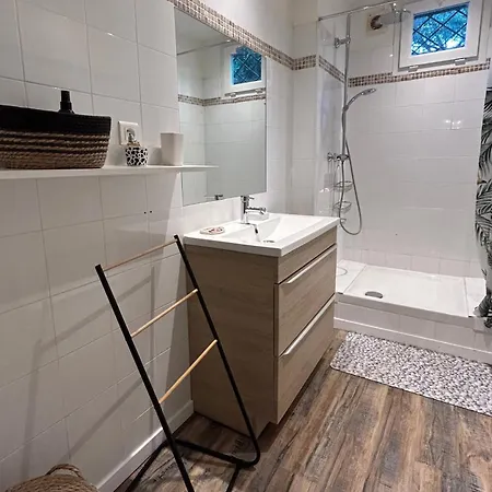 Oasis De Verdure En Centre-ville - Jacuzzi Privé