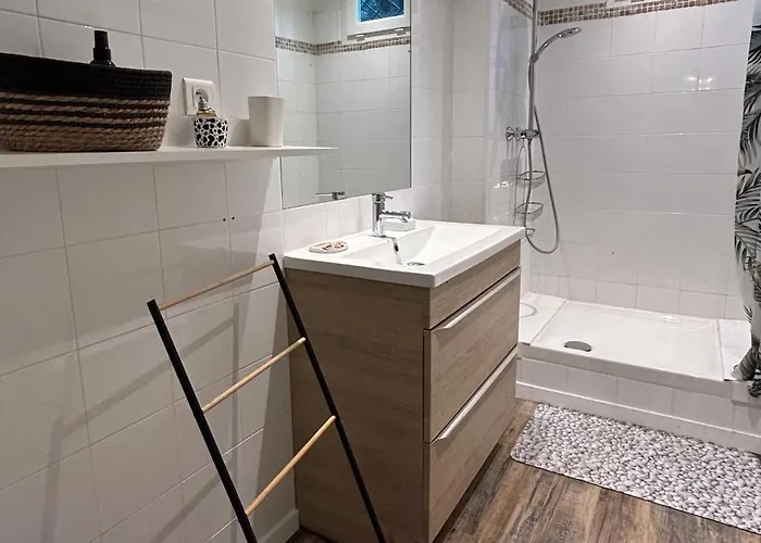 Oasis De Verdure En Centre-ville - Jacuzzi Privé