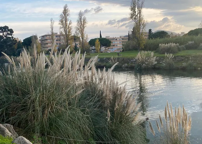Oasis De Verdure En Centre-ville - Jacuzzi Privé